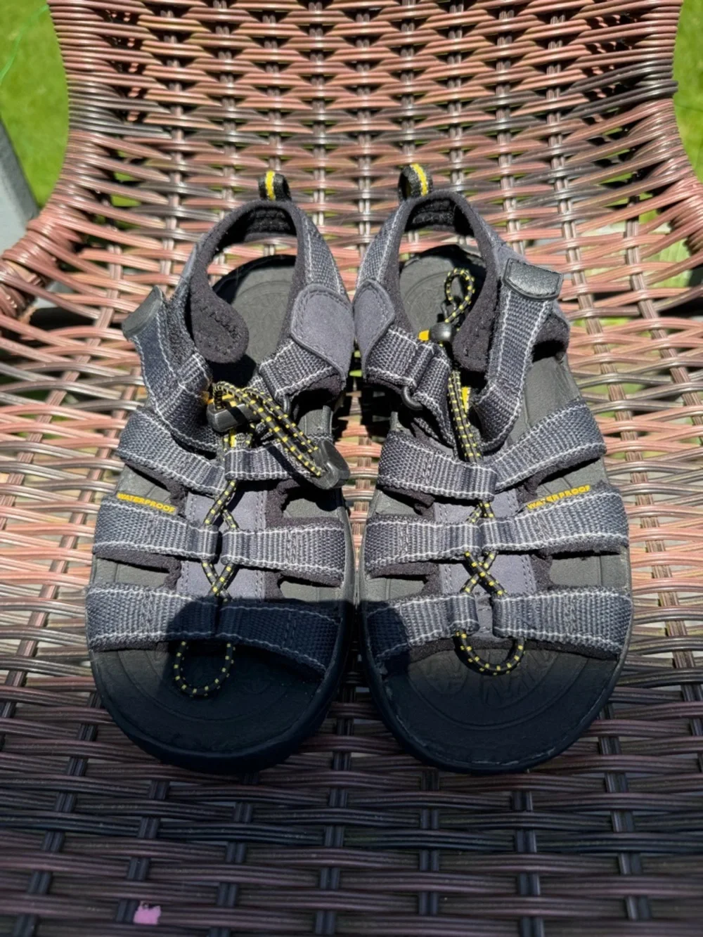 Keen Boys Size 1 Waterproof Sport Hiking Sandals Black 1006331